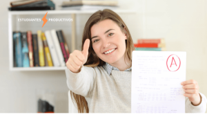 Estudiante feliz con buenas calificaciones